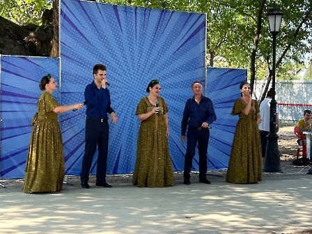 0509 высадка деревьев.