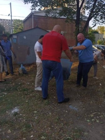 310822 субботник на Интернациональной